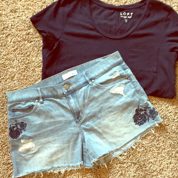 LOFT Pants - Loft Denim Shorts and Navy Tee 💓